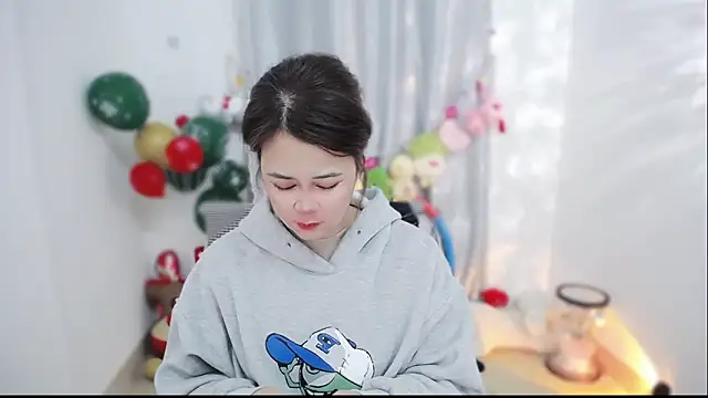 Snapshot of Fan_ting chatting on 02-12-26, 01:16 Fan ting online show from 02-12-26, 01:16