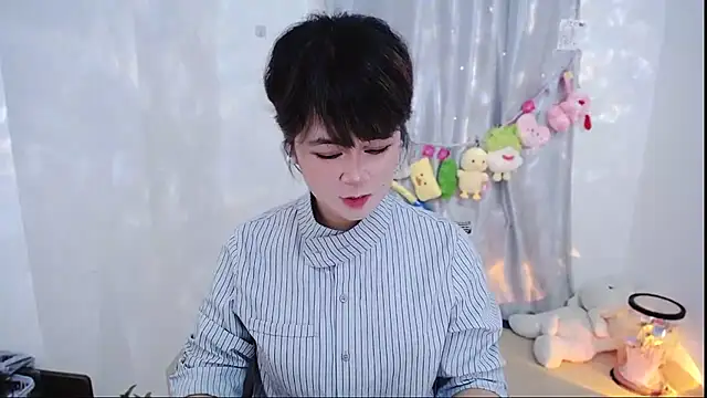 Fan ting online show from 11-05-25, 03:31