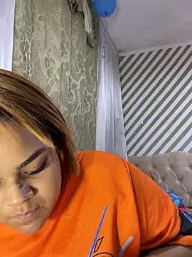 Snapshot of Evabigass chatting on 02-18-26, 03:04 Evabigass online show from 02-18-26, 03:04