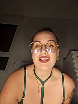 lindsay 33off online show from 11-11-25, 09:09