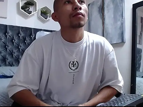 Snapshot of richar_voller chatting on 10-20-25, 11:22 richar voller online show from 10-20-25, 11:22