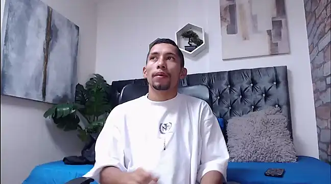 Snapshot of richar_voller chatting on 01-08-25, 11:32 richar voller online show from 01-08-25, 11:32