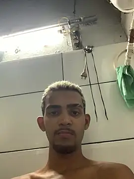 moreninhoP online show from 12-31-24, 06:13