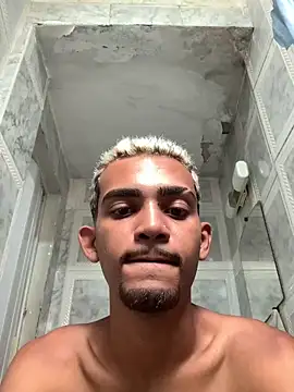 moreninhoP online show from 12-24-24, 05:13