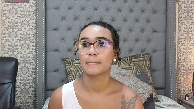 Snapshot of evafoxs chatting on 03-21-25, 01:12 evafoxs online show from 03-21-25, 01:12