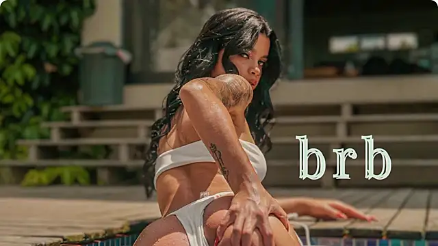 Snapshot of mia_world_ chatting on 10-29-25, 02:49 mia world  online show from 10-29-25, 02:49