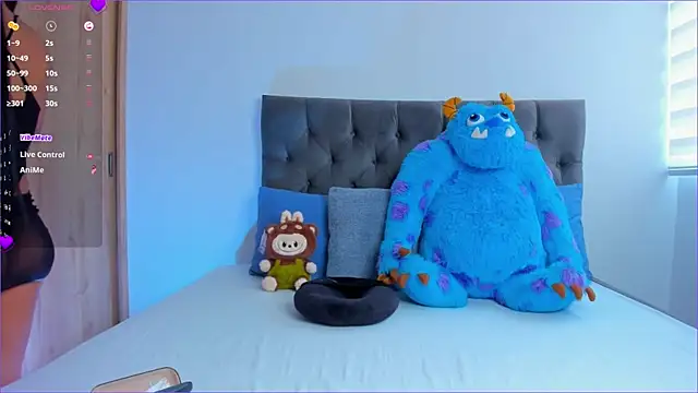 Snapshot of mia_world_ chatting on 09-30-25, 04:35 mia world  online show from 09-30-25, 04:35