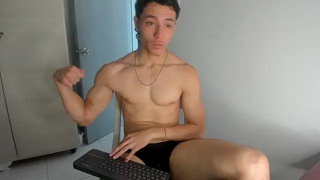 Snapshot of enzo_sloran chatting on 05-25-26, 02:38 enzo sloran online show from 05-25-26, 02:38