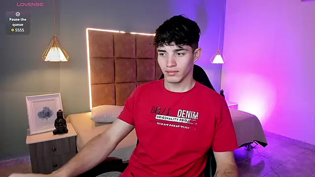 Snapshot of AlejooTwink chatting on 05-18-26, 03:17 AlejooTwink online show from 05-18-26, 03:17