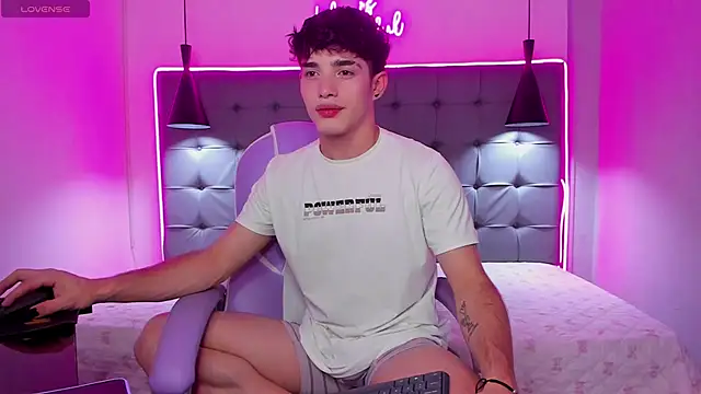 AlejooTwink online show from 12-15-25, 09:42