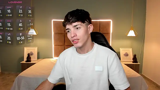 AlejooTwink online show from 04-18-26, 05:43