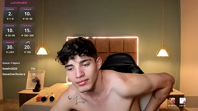 Snapshot of AlejooTwink chatting on 05-18-26, 04:12 AlejooTwink online show from 05-18-26, 04:12
