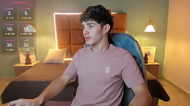 AlejooTwink online show from 11-05-25, 03:42