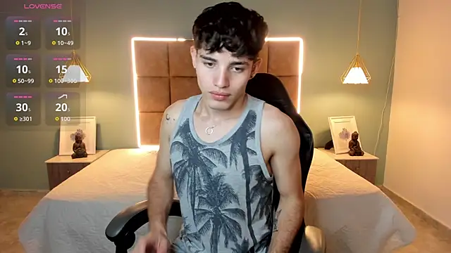 Snapshot of AlejooTwink chatting on 04-29-26, 03:43 AlejooTwink online show from 04-29-26, 03:43