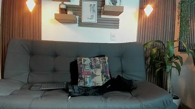 Snapshot of Layla_707 chatting on 10-20-25, 10:21 Layla 707 online show from 10-20-25, 10:21