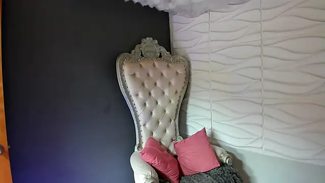 Layla 707 online show from 04-10-26, 06:59