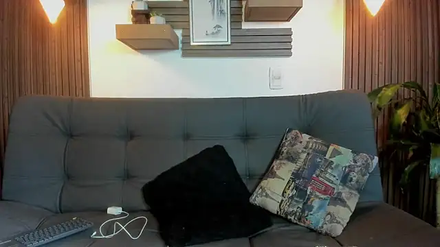 Snapshot of Layla_707 chatting on 10-10-25, 10:21 Layla 707 online show from 10-10-25, 10:21