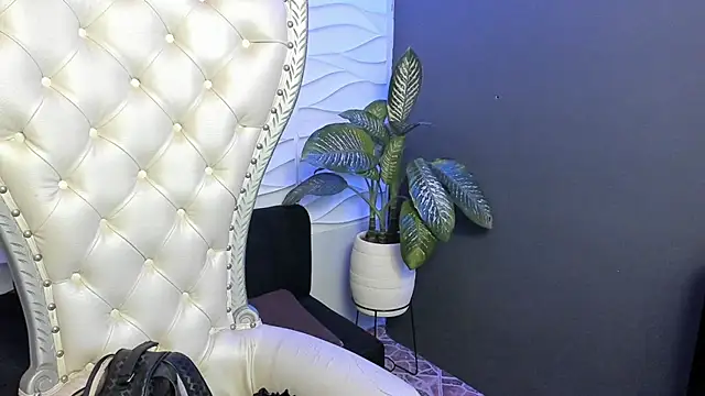 Snapshot of Layla_707 chatting on 09-10-25, 12:09 Layla 707 online show from 09-10-25, 12:09