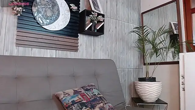 Layla 707 online show from 11-29-25, 10:10