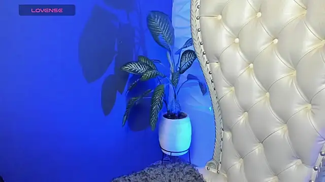 Layla 707 online show from 10-31-25, 12:18