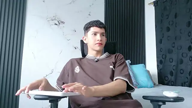 Noah tyler  online show from 03-07-26, 07:19