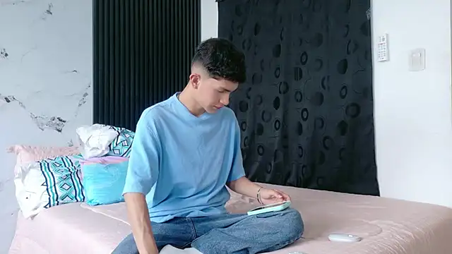 Noah tyler  online show from 02-26-26, 07:14