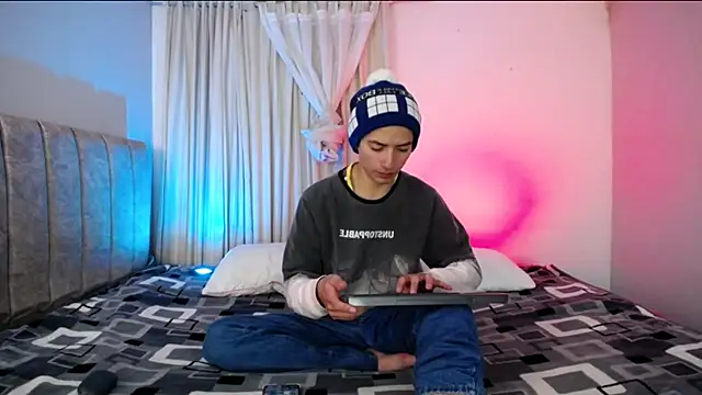 Yellowpokemon23 online show from 04-06-26, 01:01