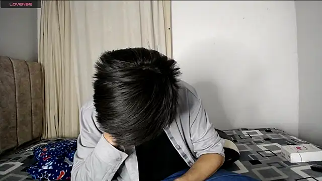 Snapshot of Yellowpokemon23 chatting on 11-14-25, 03:21 Yellowpokemon23 online show from 11-14-25, 03:21