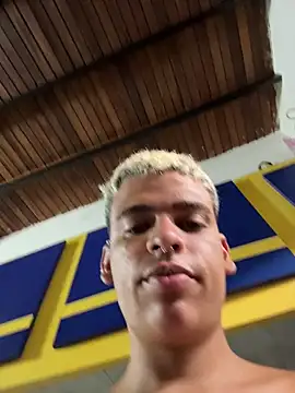 Snapshot of Leo_bunny_hot chatting on 01-15-26, 06:00 Leo bunny hot online show from 01-15-26, 06:00