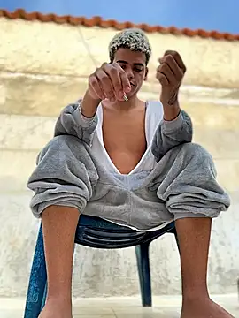 Snapshot of Leo_bunny_hot chatting on 02-07-26, 08:50 Leo bunny hot online show from 02-07-26, 08:50