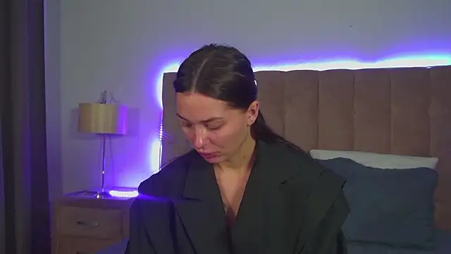 AlexandraBloom online show from 11-30-25, 06:09