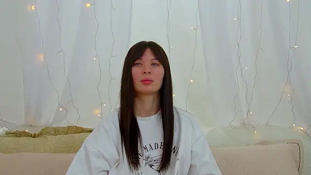 AlexandraBloom online show from 02-11-26, 06:41