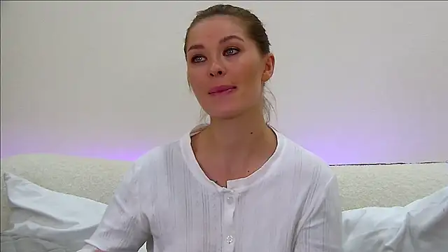 AlexandraBloom online show from 10-01-25, 07:51