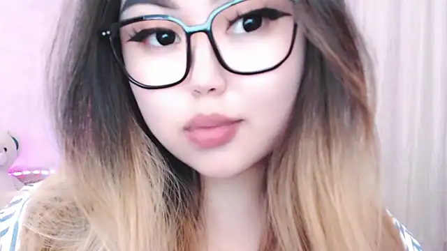 Snapshot of amelia_sunlight chatting on 05-16-26, 04:28 amelia sunlight online show from 05-16-26, 04:28