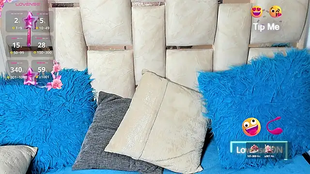 Snapshot of natalyclauss_ chatting on 03-13-25, 04:27 natalyclauss online show from 03-13-25, 04:27