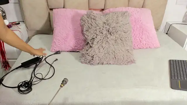 Snapshot of natalyclauss_ chatting on 03-19-25, 09:05 natalyclauss online show from 03-19-25, 09:05