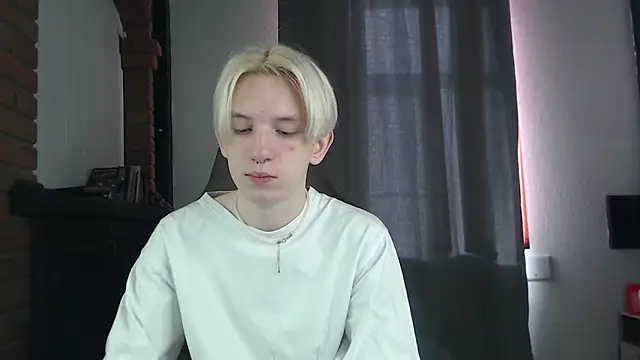 Snapshot of Ron_Vils chatting on 02-23-25, 05:23 Ron Vils online show from 02-23-25, 05:23