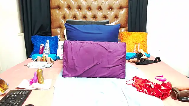 Hotxbums22 online show from 10-05-25, 07:04