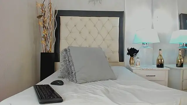 GaleHodge online show from 10-18-25, 12:51