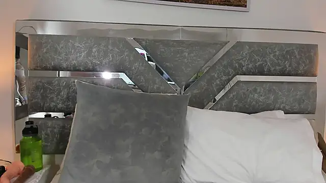 Slut Milf  online show from 03-26-26, 11:30