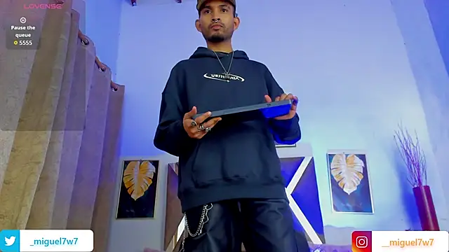 Snapshot of _miguel0 chatting on 11-10-25, 01:16 miguel0 online show from 11-10-25, 01:16