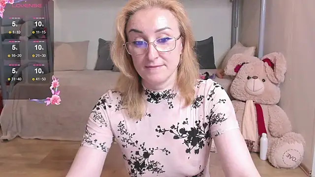 Snapshot of MadissonKiss chatting on 06-18-26, 12:31 MadissonKiss online show from 06-18-26, 12:31