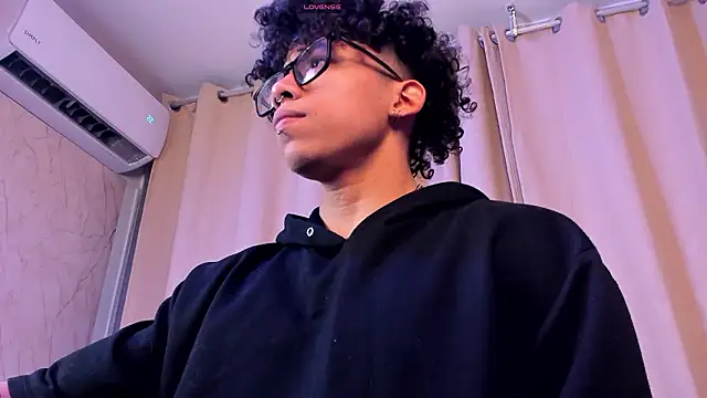 AkazaBoy  online show from 03-19-26, 06:13