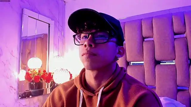 AkazaBoy  online show from 12-20-25, 04:26