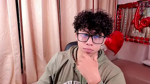 AkazaBoy  online show from 02-18-26, 05:05