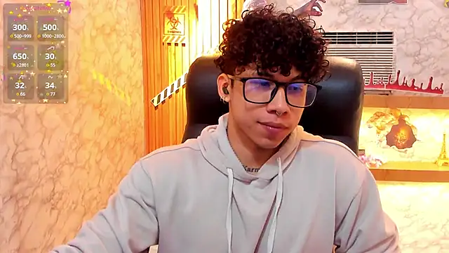 AkazaBoy  online show from 10-22-25, 04:23