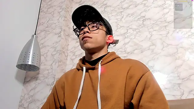 AkazaBoy  online show from 04-11-26, 05:15