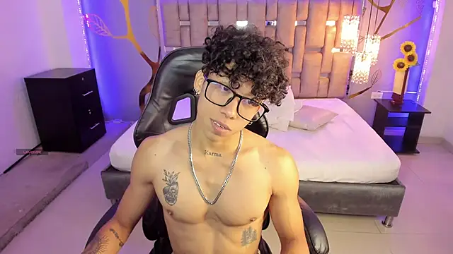 AkazaBoy  online show from 03-02-25, 04:39