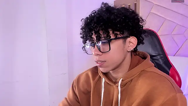 AkazaBoy  online show from 04-04-26, 04:30