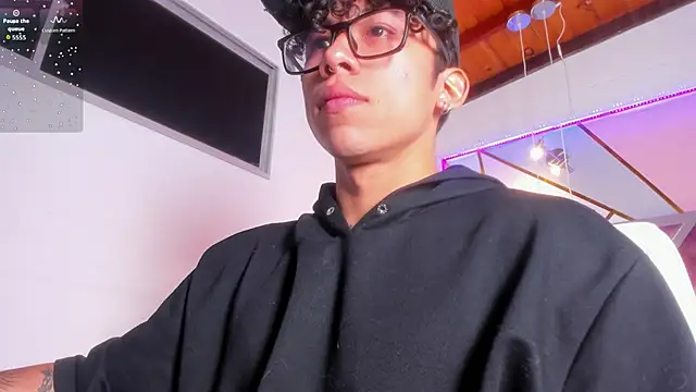 AkazaBoy  online show from 05-13-26, 04:41
